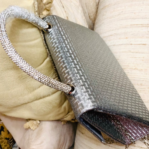 SILVER Evening Bag 🩷 BELOW WHOLESALE JEWELED HANDLE W/CHAIN NWOT HANDBAG - Picture 9 of 12